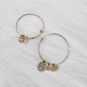 Compass Charm expandable wire bangles Set With Gold Finish
